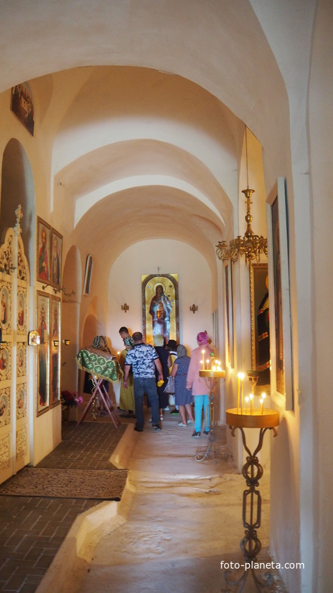 В пещерном храме Александра Невского Белогорского монастыря