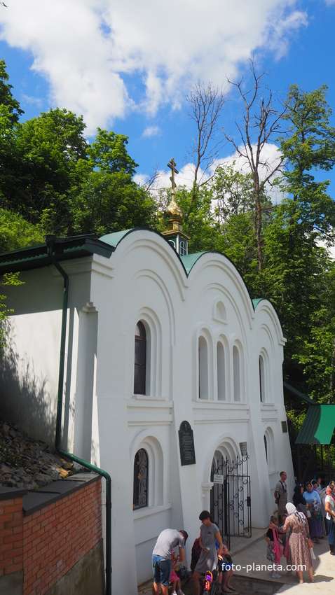 Главный вход в пещеры Белогорского монастыря