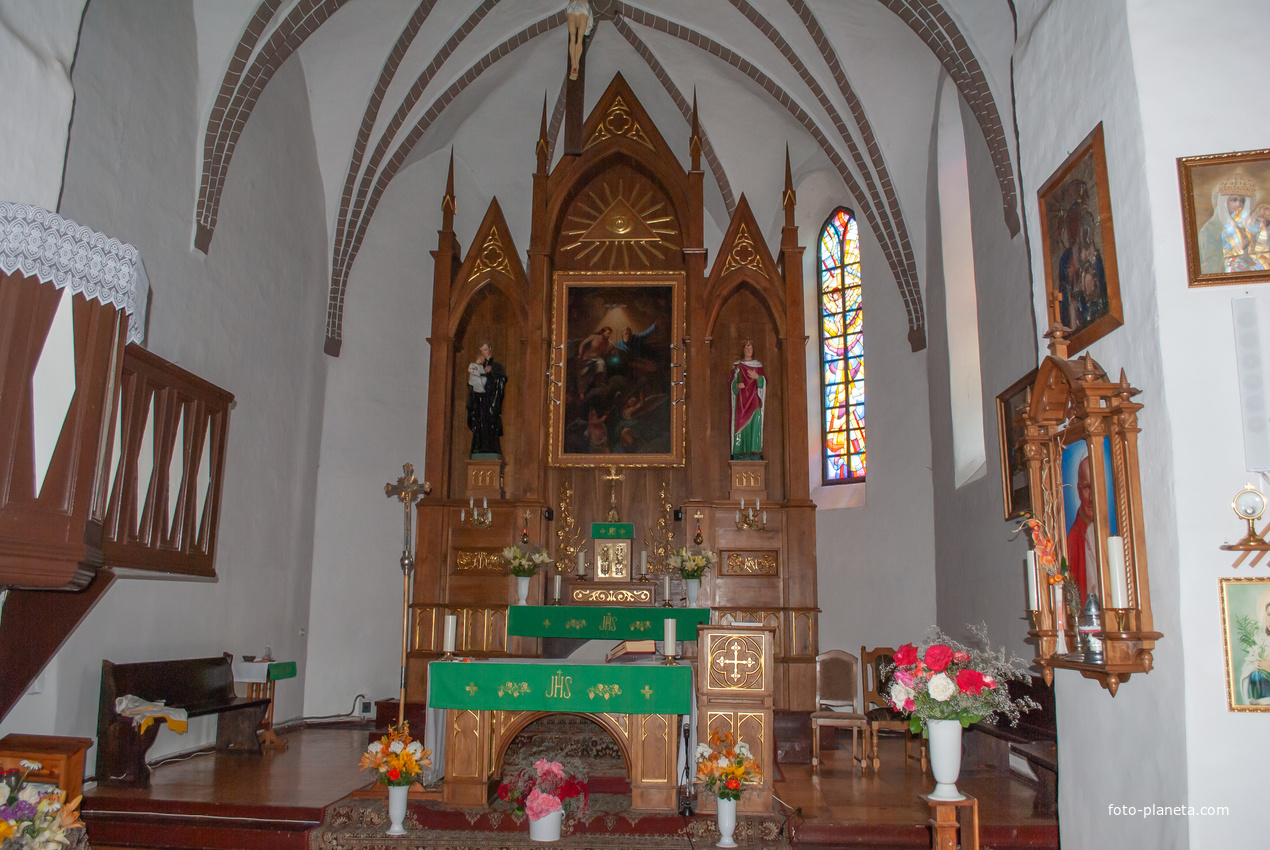 Костел Святой Троицы (алтарь)