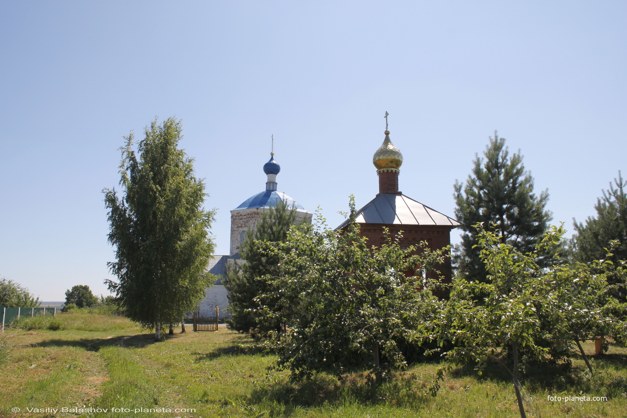 Часовня в память павшим в ВОВ и Казанская церковь