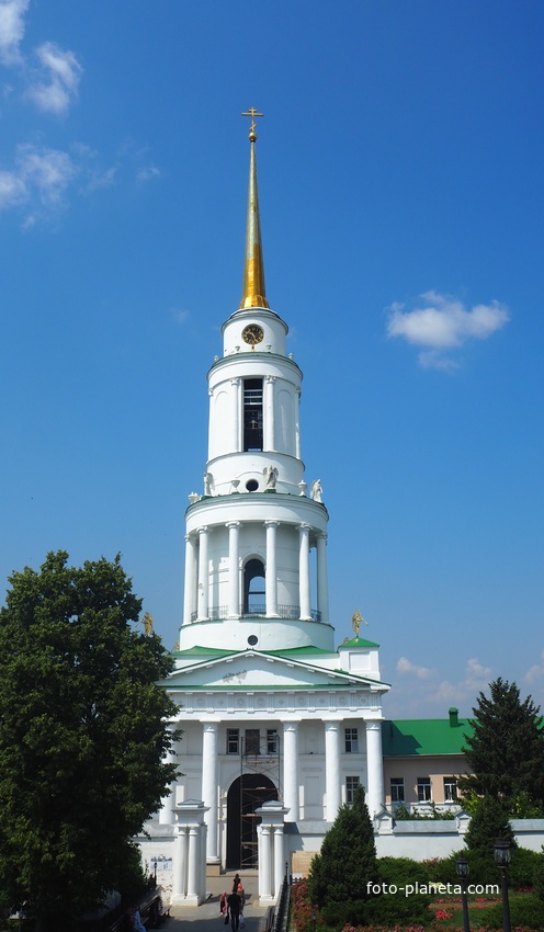 Надвратная колокольня  Рождество-Богородицкого мужского монастыря