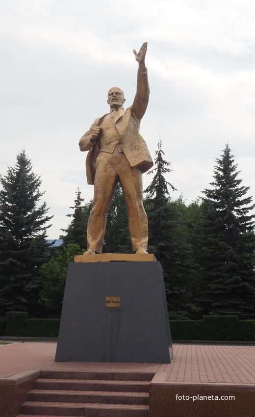 Памятник Ленину на  бывшей  Торговой площади