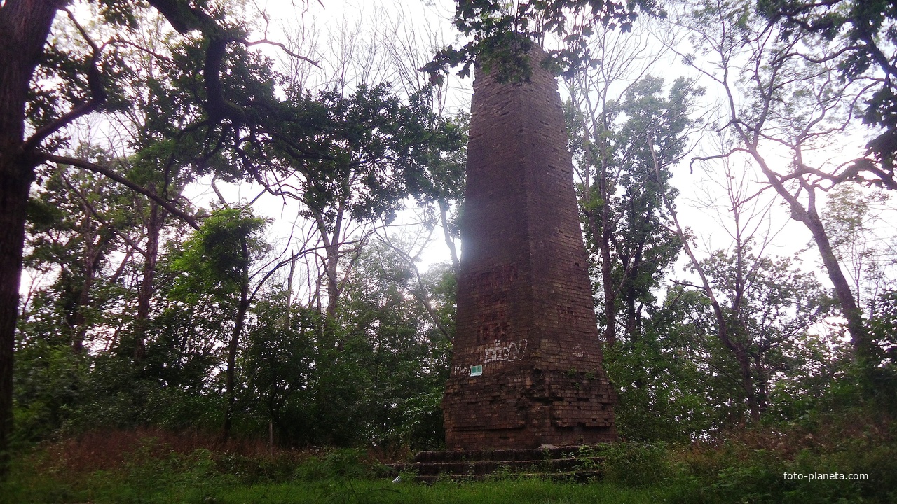 &quot;Софьин столб&quot; (1833 год). Памятник Софии – 10 метровый обелиск на Софьиной горе, установленный в честь Софьи Браницкой