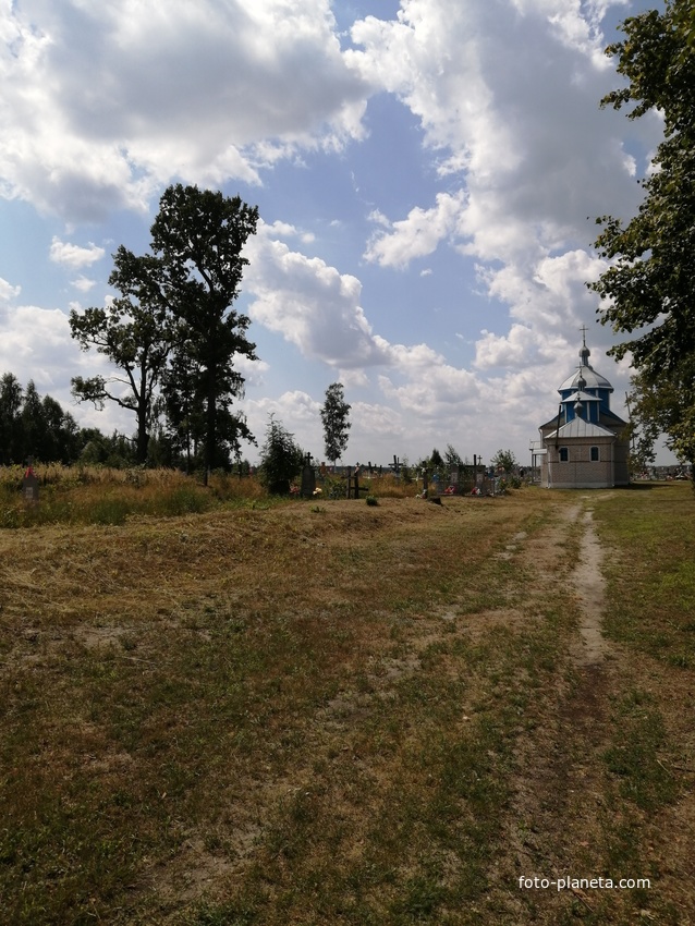 Церковь и кладбище