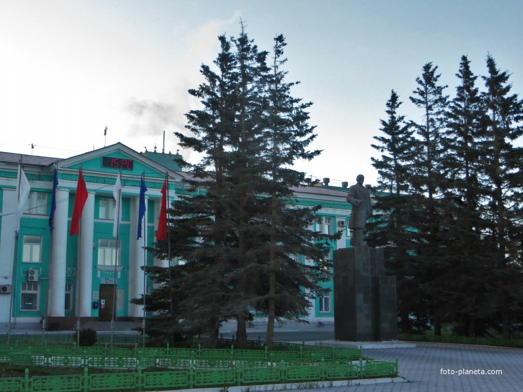 Памятник Ленину у заводоуправления