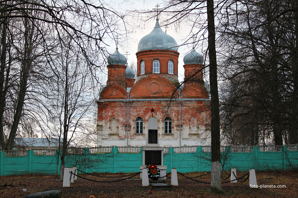 Памятник погибшим односельчанам в годы войны.