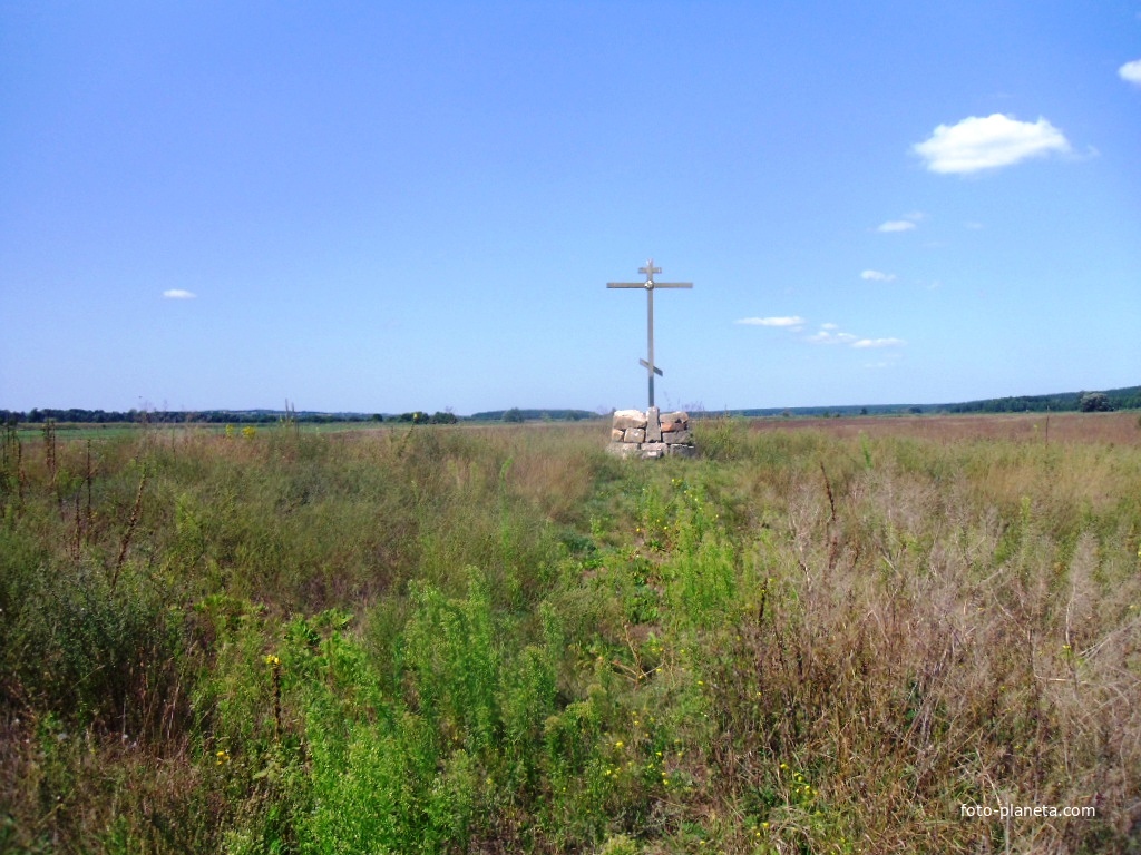 Крест в память о Пустынно-Николаевском мужском монастыре.
