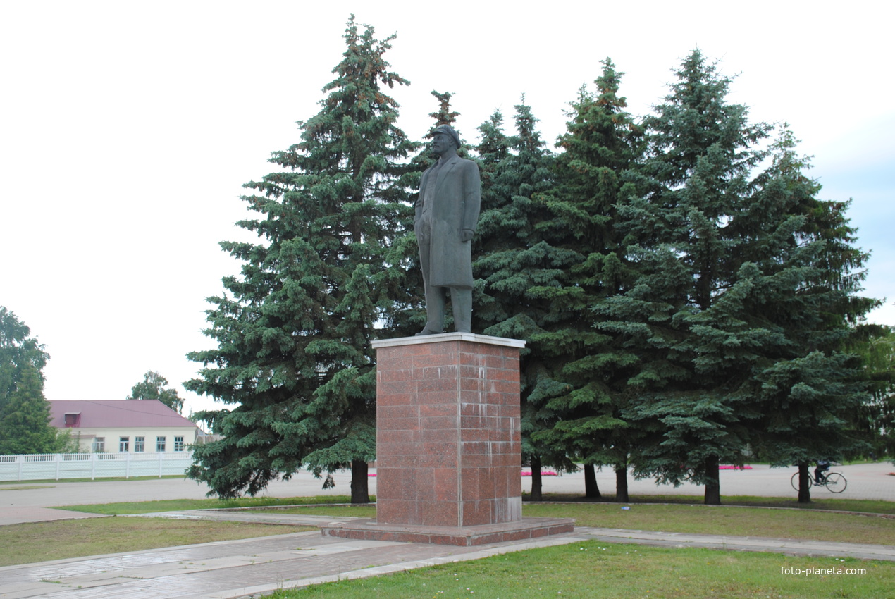 Памятник Ленину.