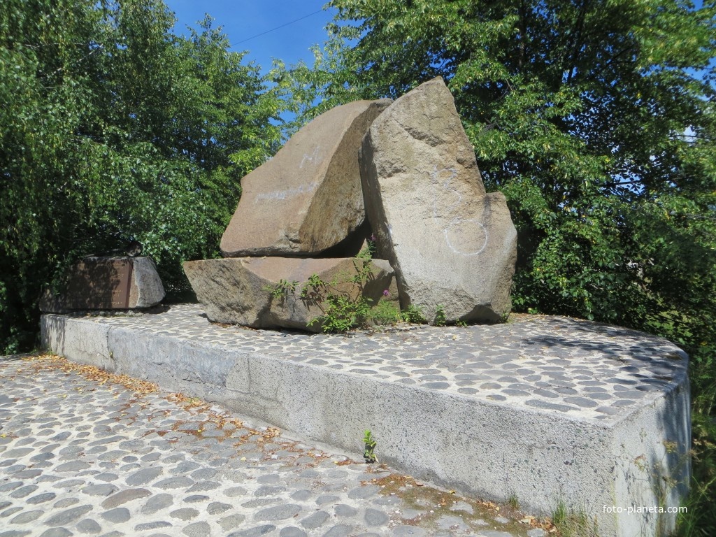 Памятник Золотодобытчикам