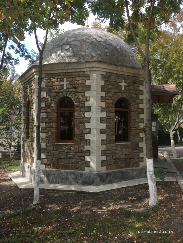 Источник Святой воды в Петропавловском храмовом комплексе (Рио де Кавказ)