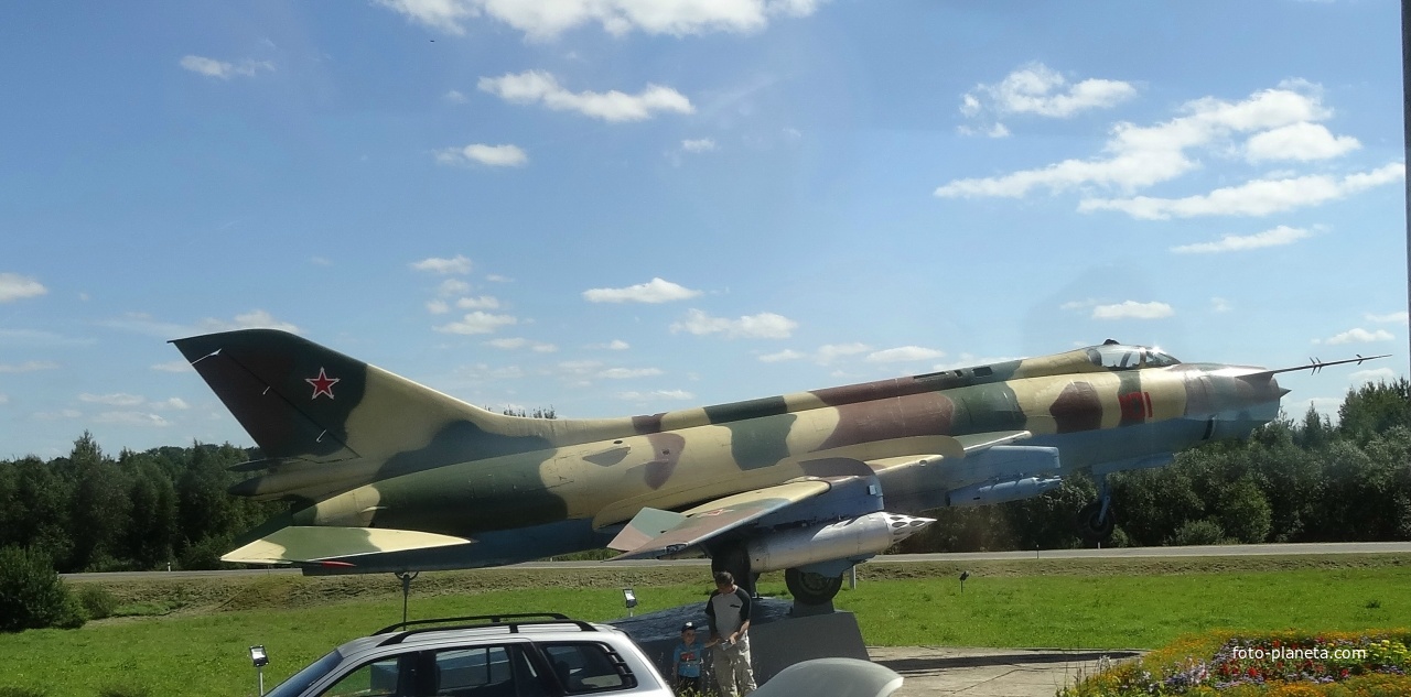 самолет-памятник СУ-17М