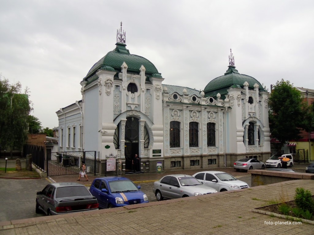 Дом купца первой гильдии Давида Барского,построенный в 1905 году,с 1929 года Кировоградский областной краеведческий музей.