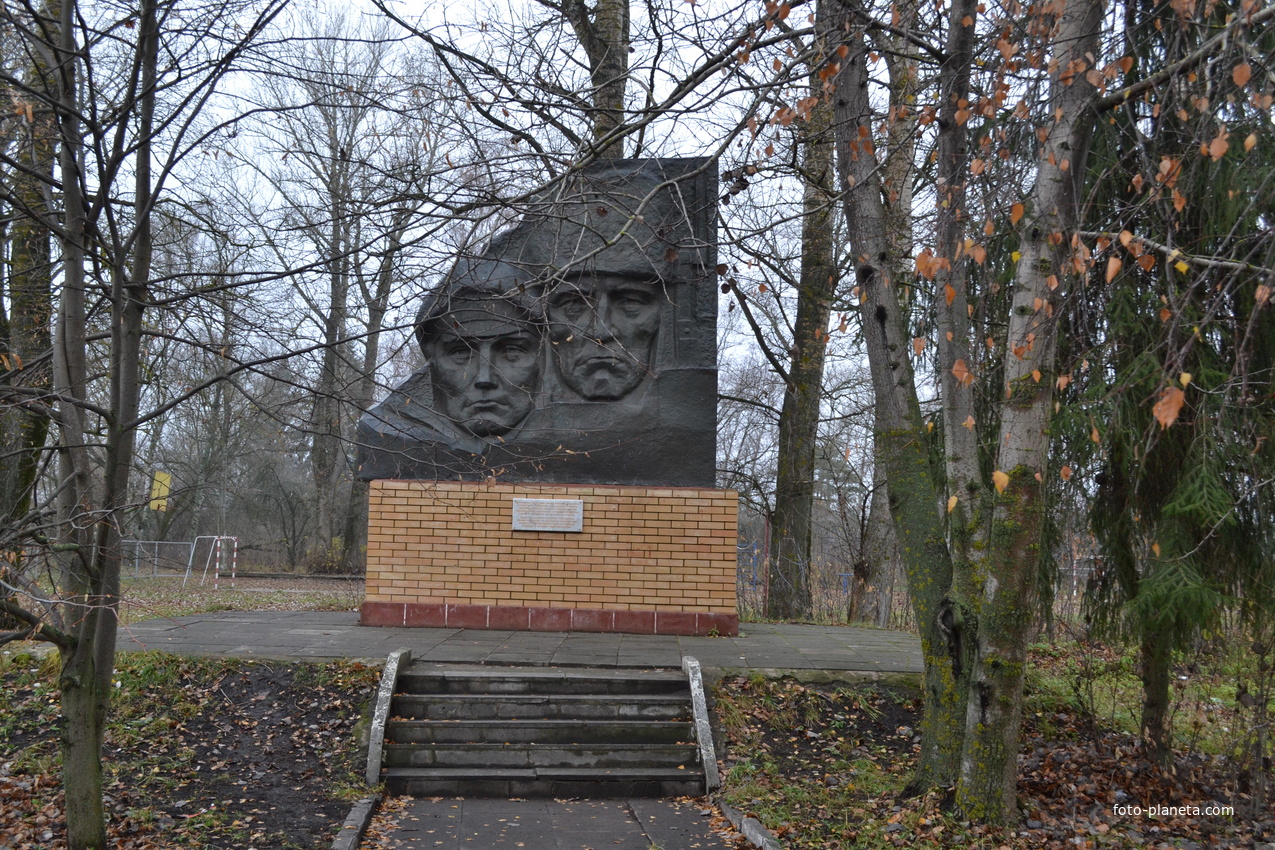 Памятник Латышским стрелкам в селе Лаврово