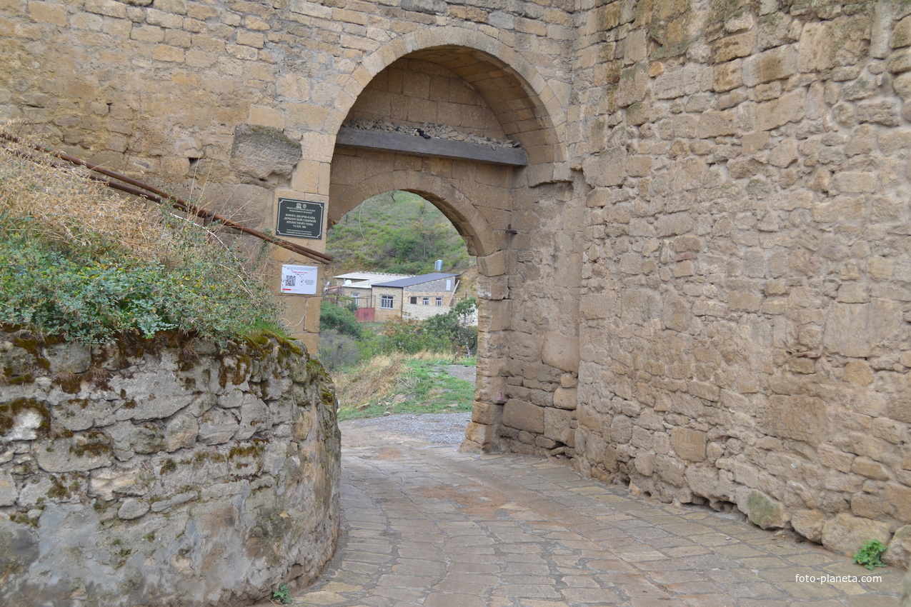 Ворота Джарчи-Капы Дербентской северной крепостной стены VI-XIX в.в.