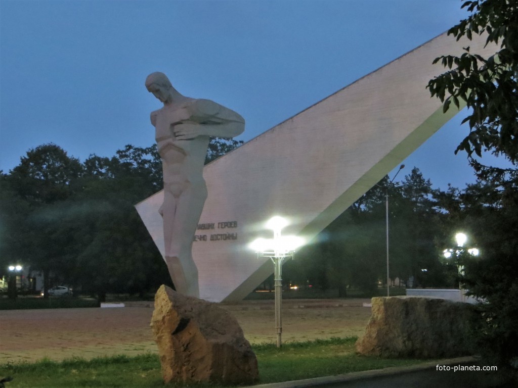 Памятник Комсомольцам, погибшим в гражданской войне