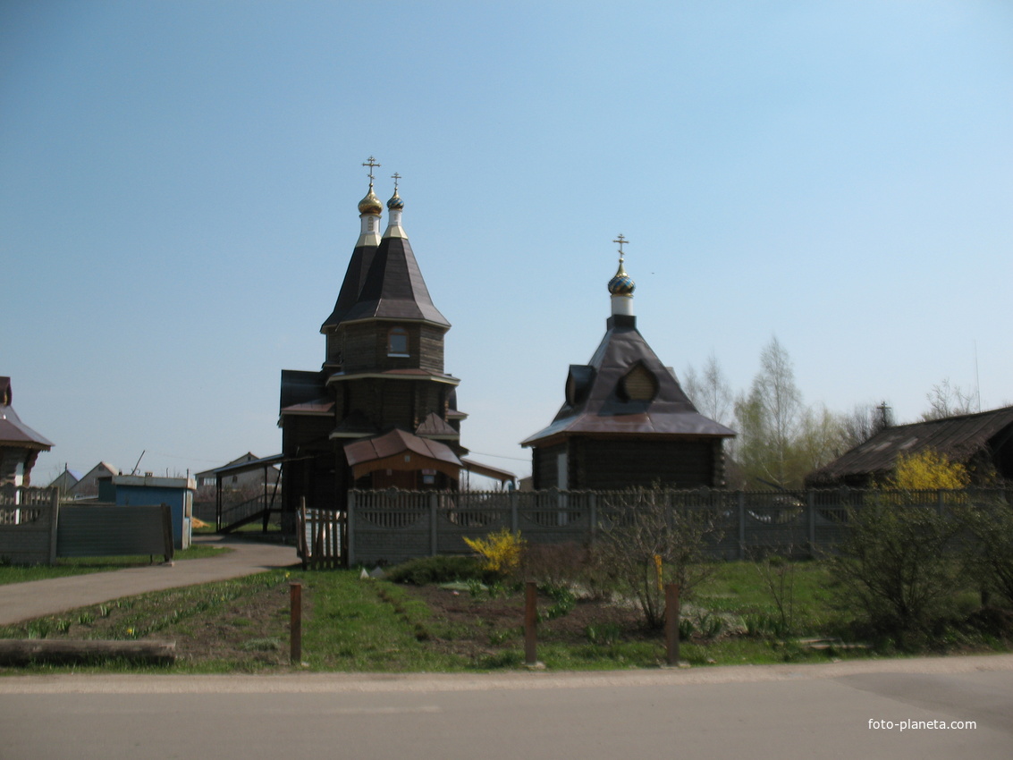 Деревянный храм в посёлке  Стрелецкий