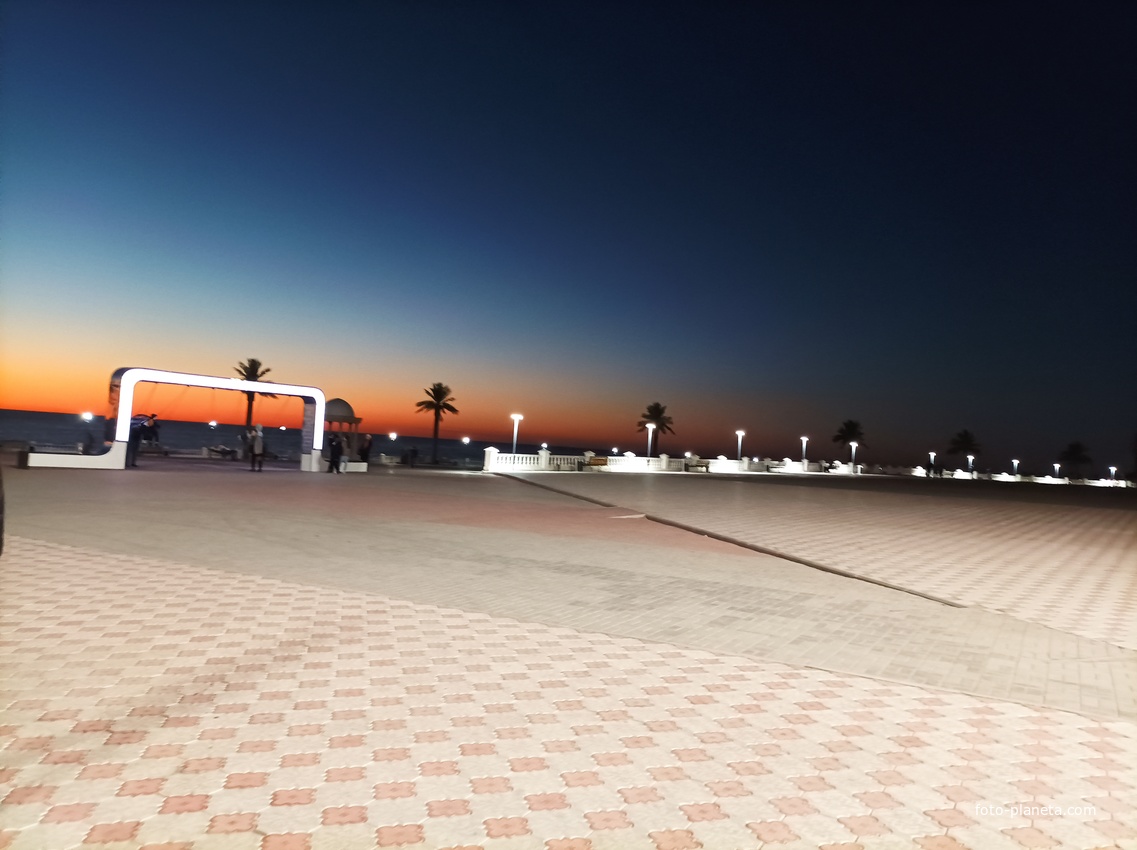 Ночной вид на Каспийское море