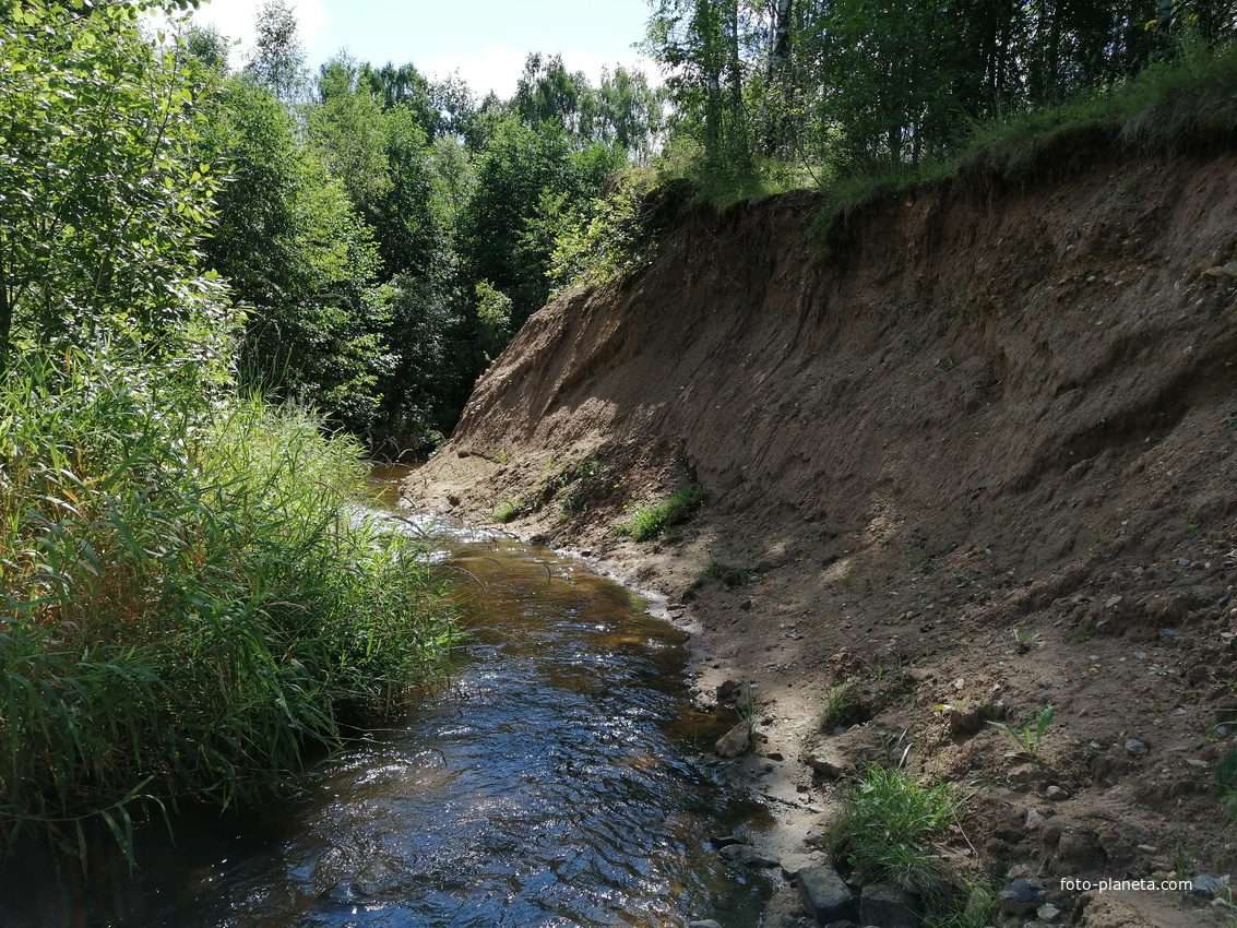 У подножия обрыва