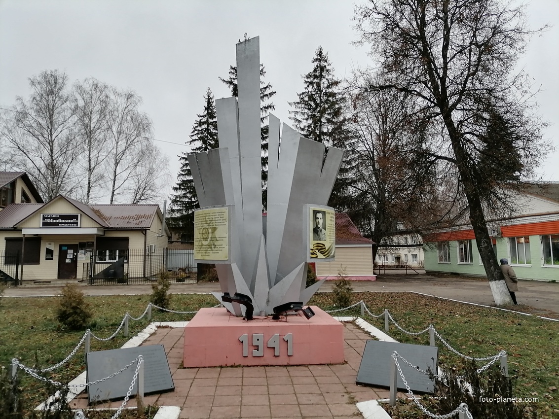 Памятник выпускникам Орловской спецшколы-&quot;школы пожарных&quot;