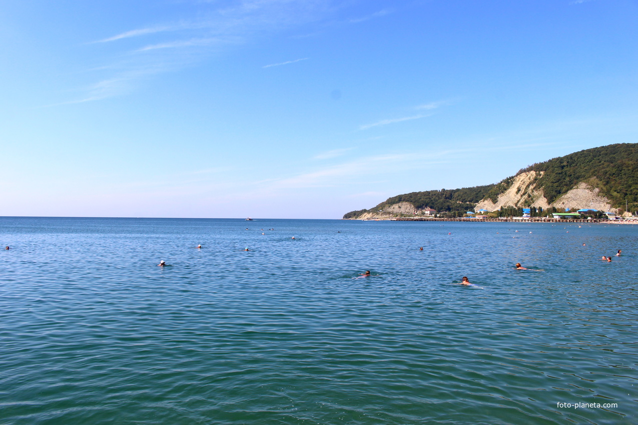 Вид на Чёрное море с набережной.