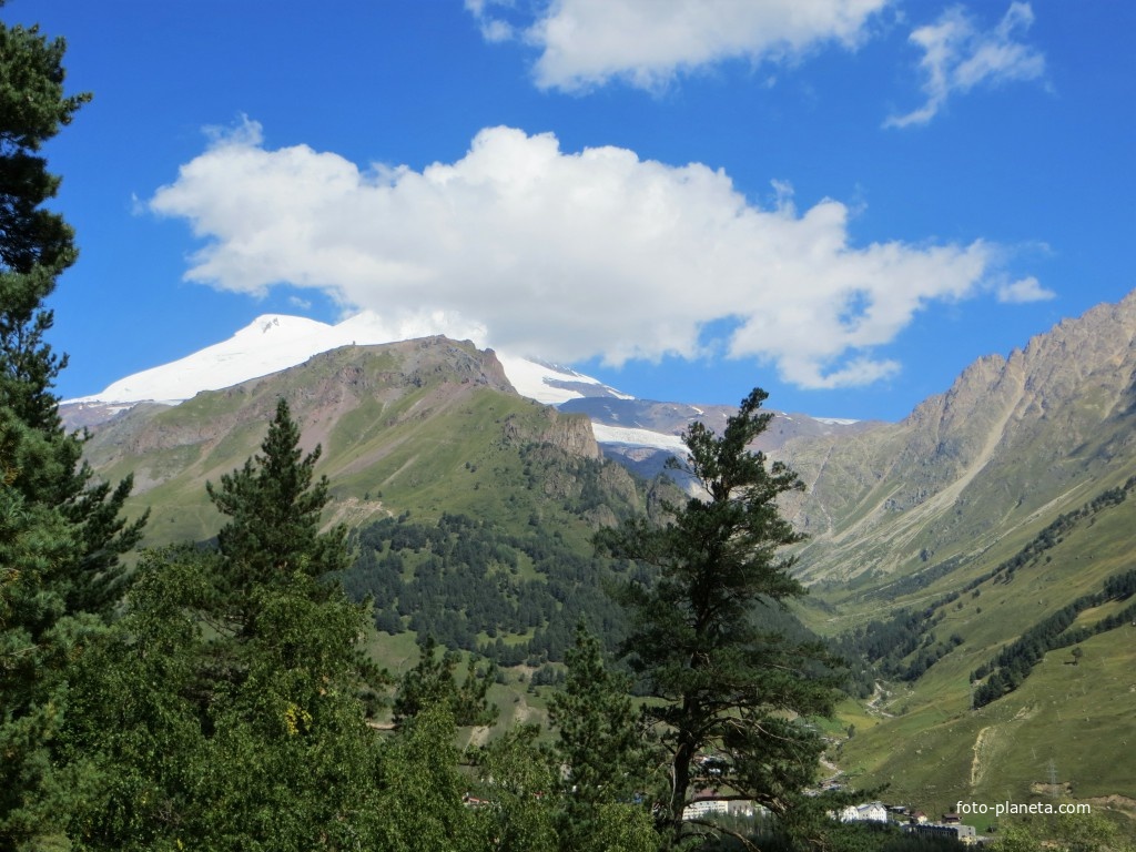 Вид на Эльбрус с поляны Чегет