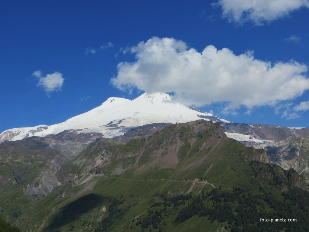 Вид на Эльбрус с поляны Чегет