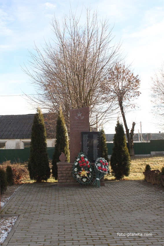 Памятник землякам, погибшим в годы ВОВ