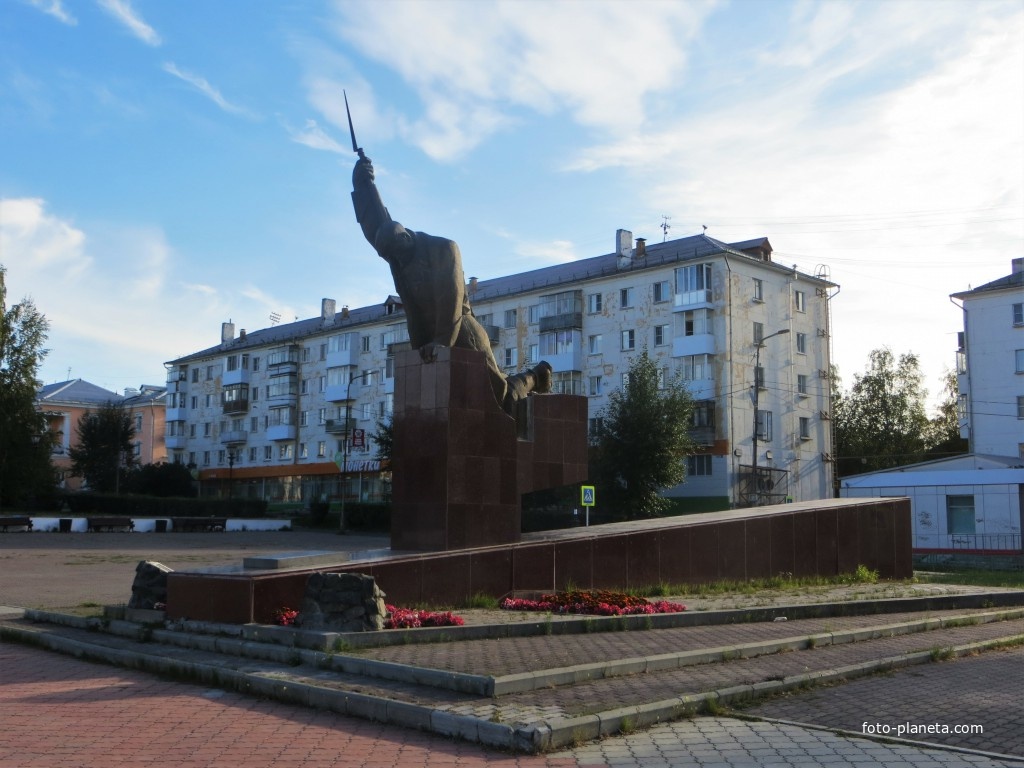 Памятник Революции