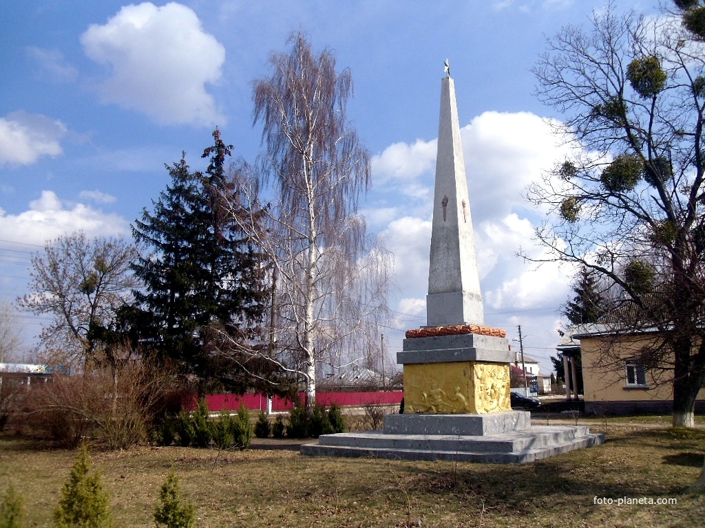 Памятник 119 односельчанам, погибших в годы войны.
