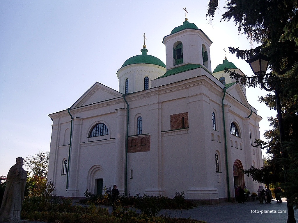 Каневский Успенский собор Св. Георгия.Построен в 1144 году князем Всеволодом Ольговичем.