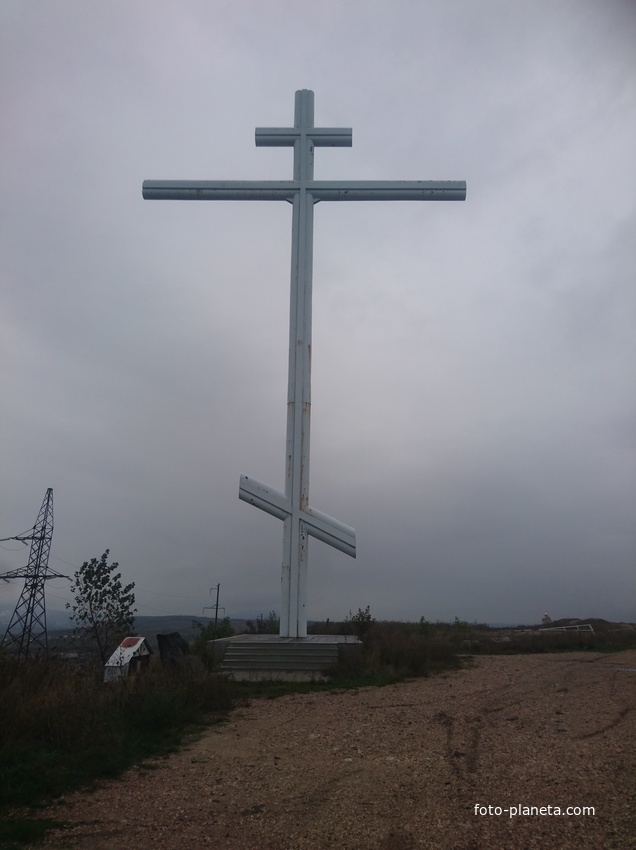 Поклонный крест высотой 27м (один из самых высоких в России) на горе Пикет