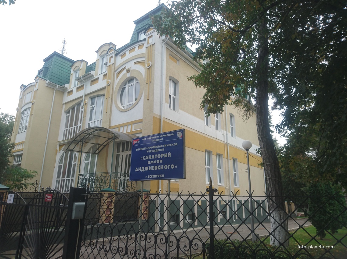 Современный жилой дом по ул. Баталинская, 18 в Ессентуках