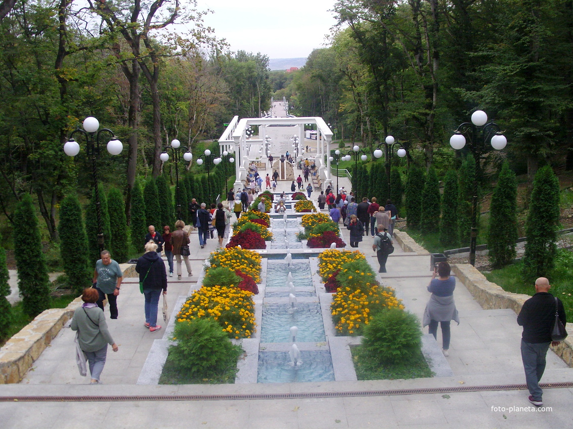 Каскадная лестница в Курортном парке после реконструкции. Новая часть