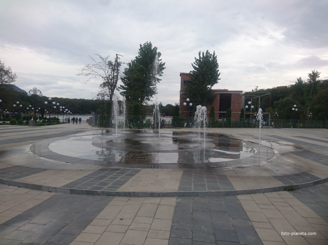 Фонтан на Элементарной площади (площади Феррум, Железной площади) около Курортного озера.