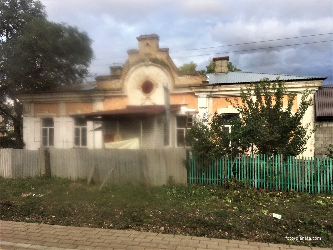 Железнодорожная казарма у ж/д платформы Змейка в посёлке Бородыновка