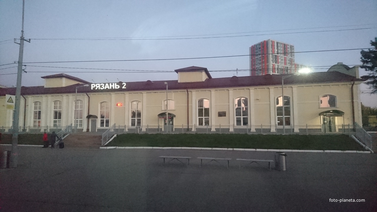 Ж/д вокзал на площади Дмитрова