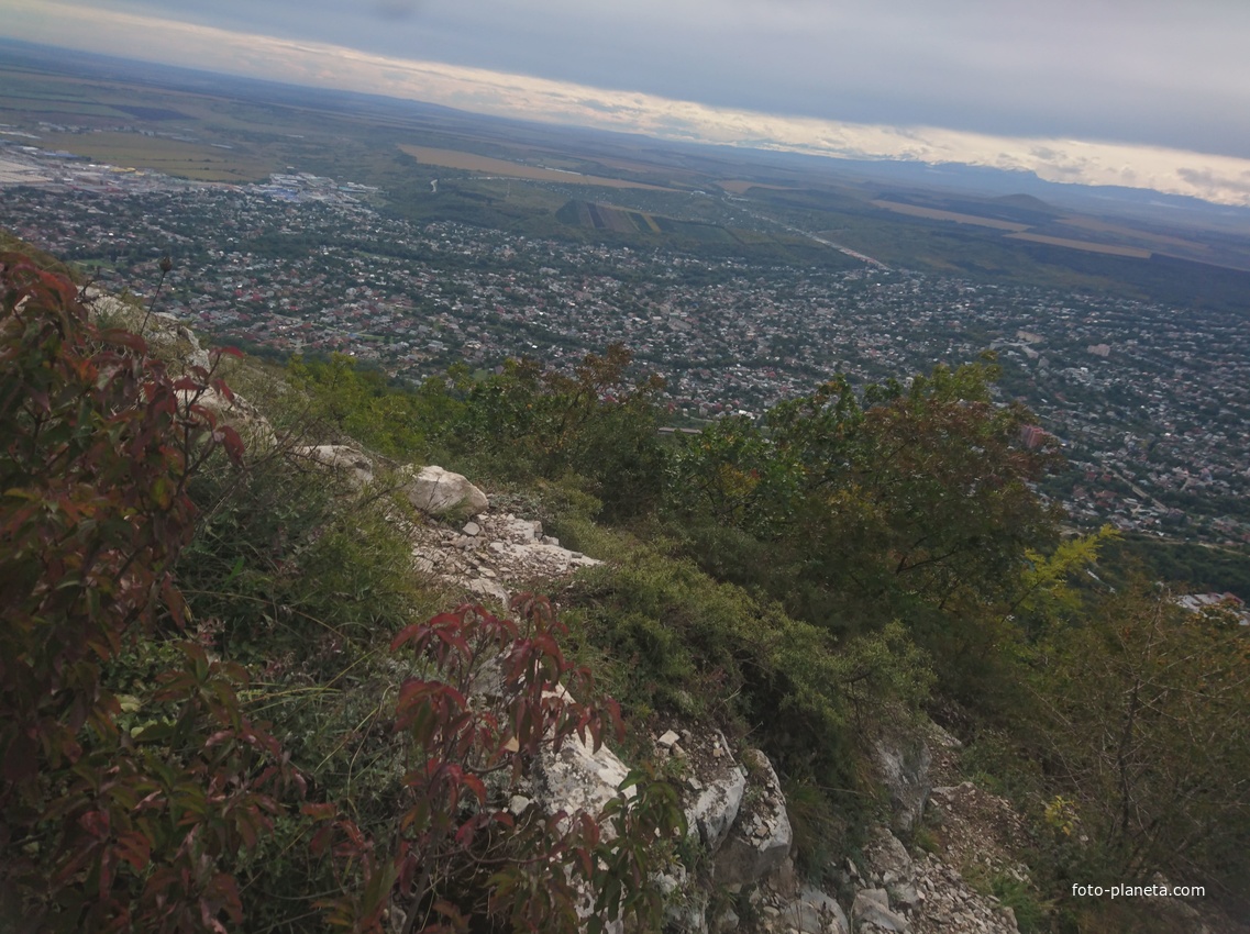 На склоне горы Машук со стороны Пироговских ванн с видом на город