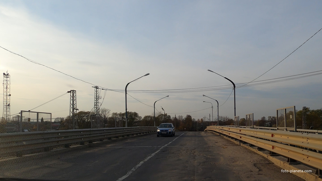 Автомобильный путепровод через железнодорожные пути Ярославского региона Северной железной дороги