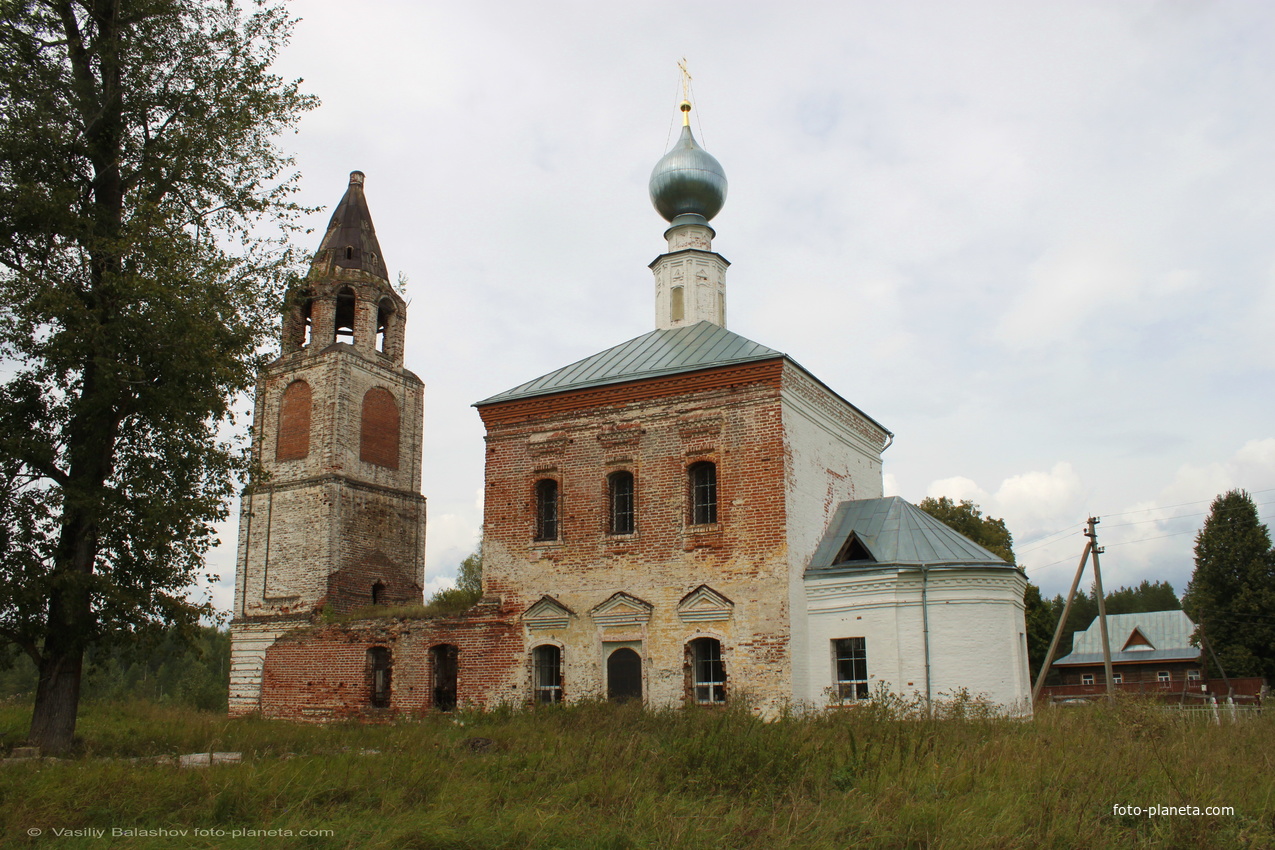 Церковь Димитрия Солунского на Дмитриевском погосте в Придорожном