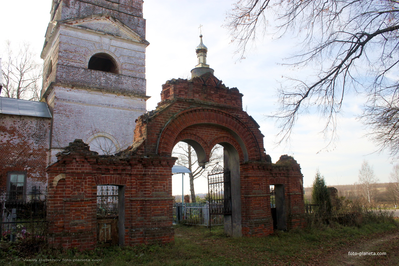 Ворота ограды Успенской церкви на Семиновой Горе