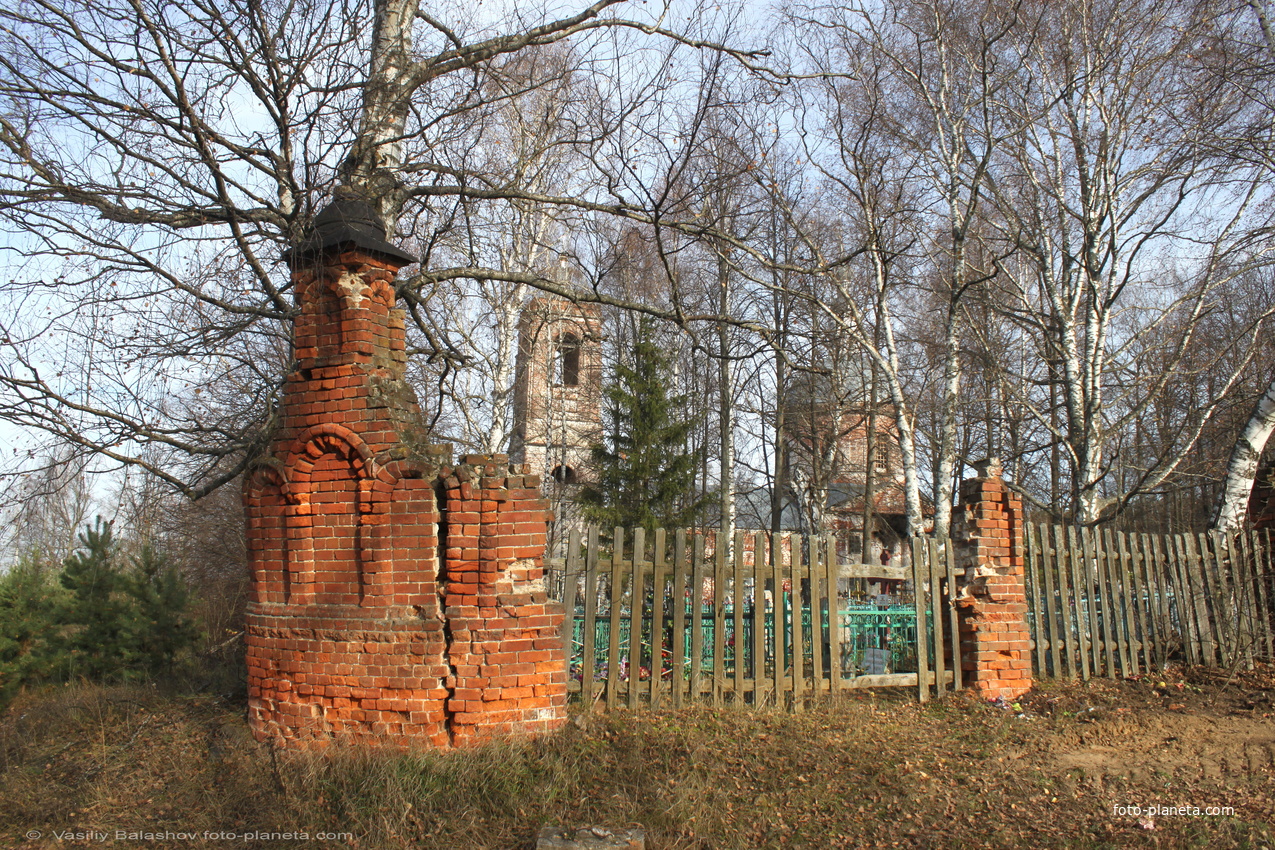 Ограда погоста около Успенской церкви на Семиновой Горе