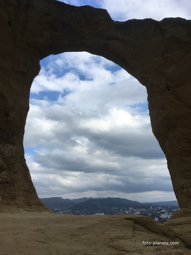 Крайняя сквозная  пещера в Горе Кольцо