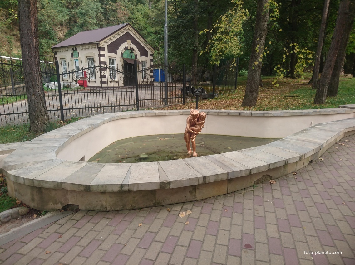 Национальный парк &quot;Кисловодский&quot; (Лечебно-курортный парк). Каскад бассейнов со скульптурами детей в Нижней части парка