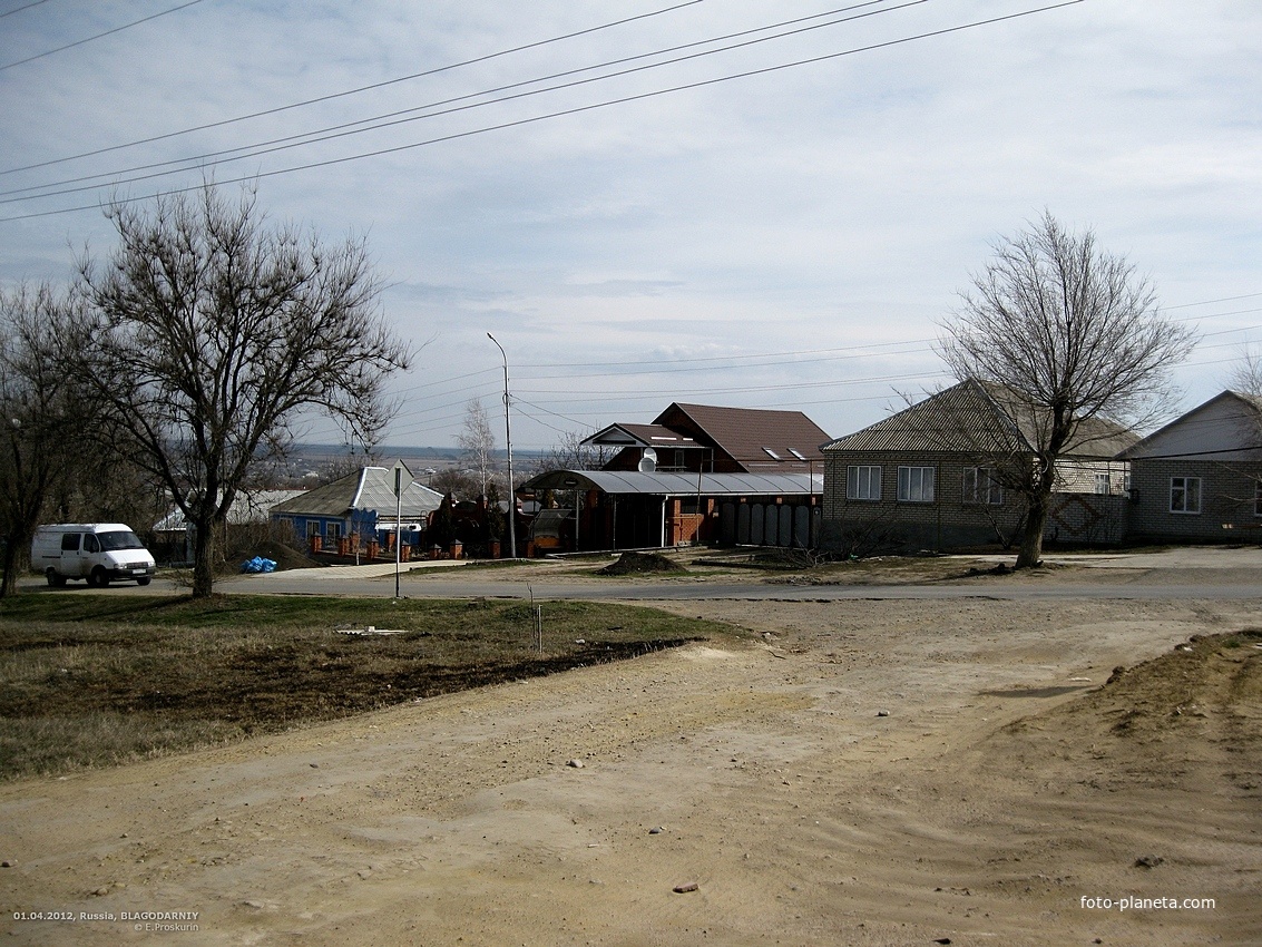 Дома на пер.Школьном в районе пересечения (с западной стороны) с ул.Мельничной.