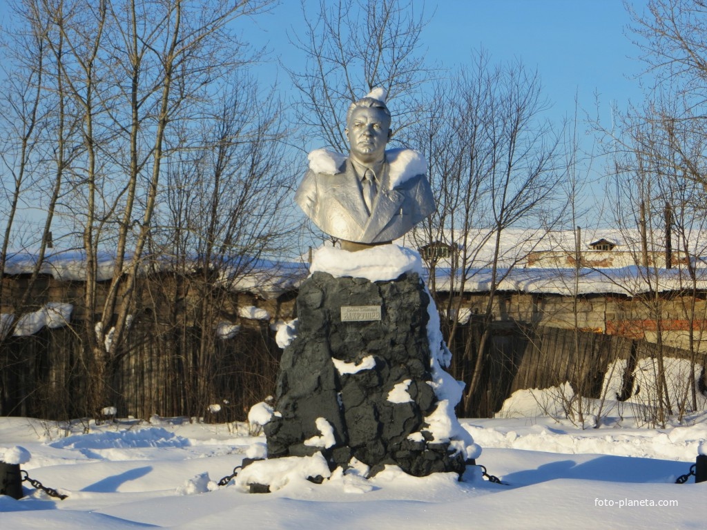 Памятник Вахрушеву В.В.