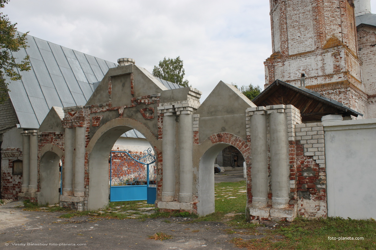 Малышево, ворота ограды Казанской церкви