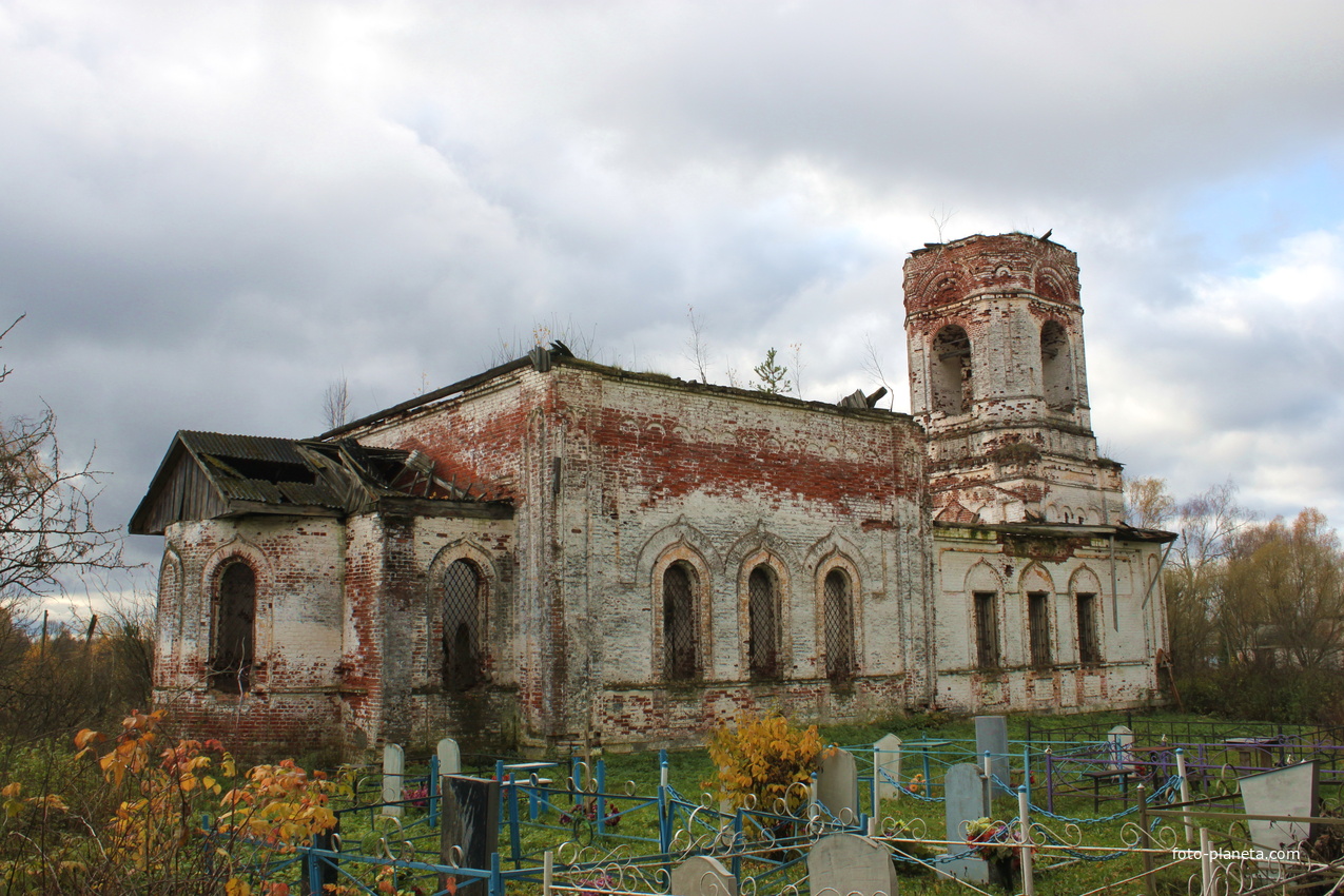 Смолино, церковь Михаила Архангела и погост