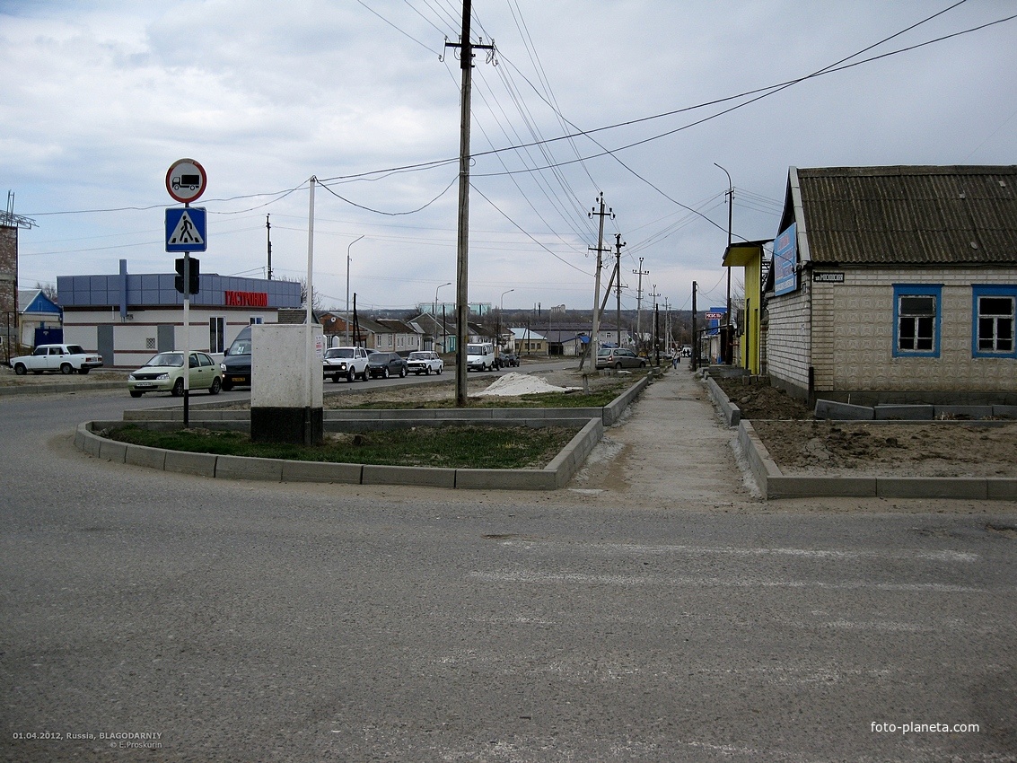 Пешеходный переход через ул.Московскую в районе пересечения с ул.Первомайской (слева в кадре)
