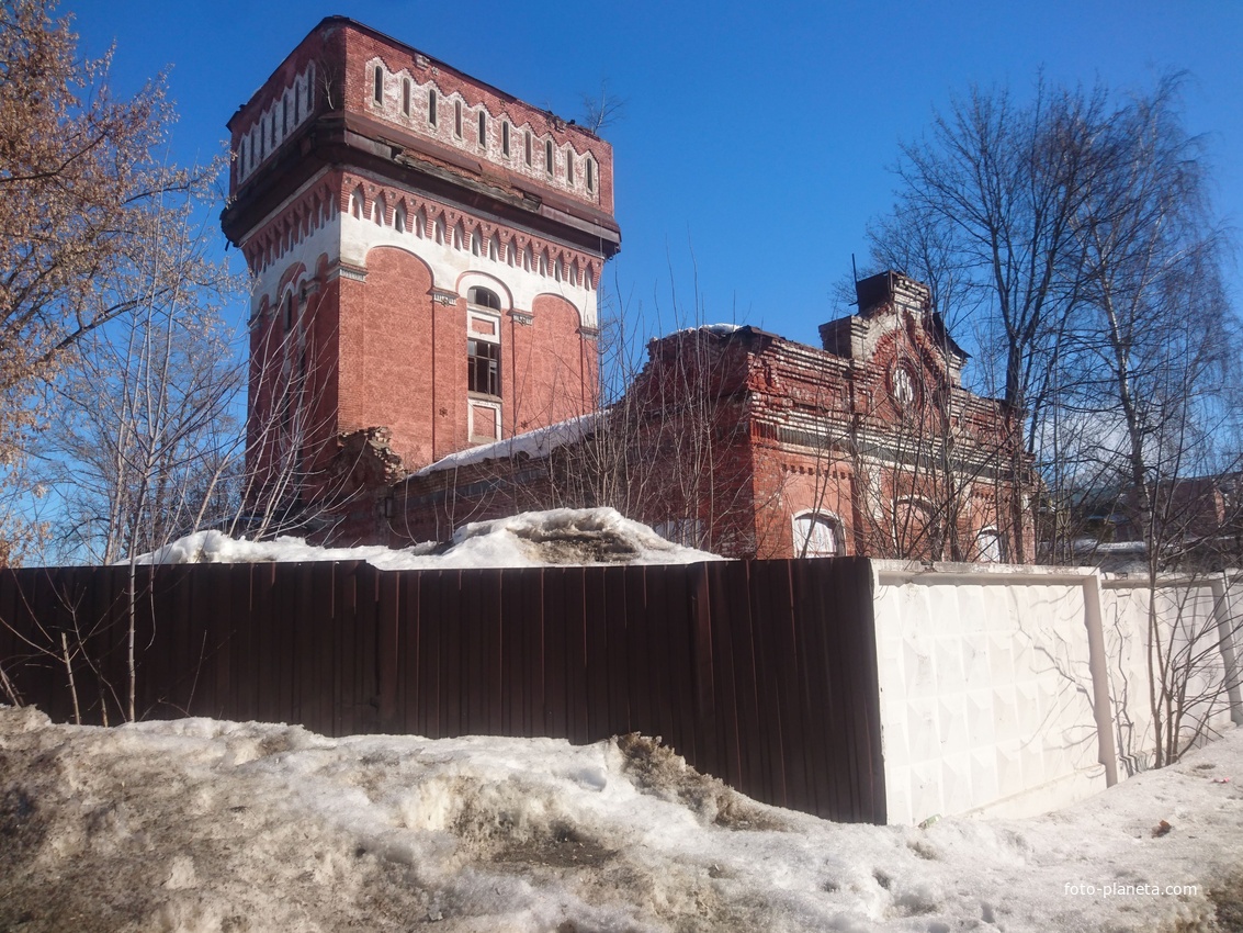 Морозовская водонапорная башня на ул. Бугрова около Зимнего театра