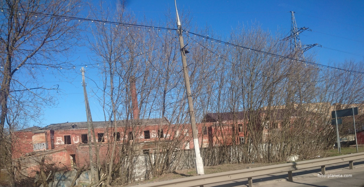 Заброшенный производственный корпус деревообрабатывающего завода на ул. Ленина